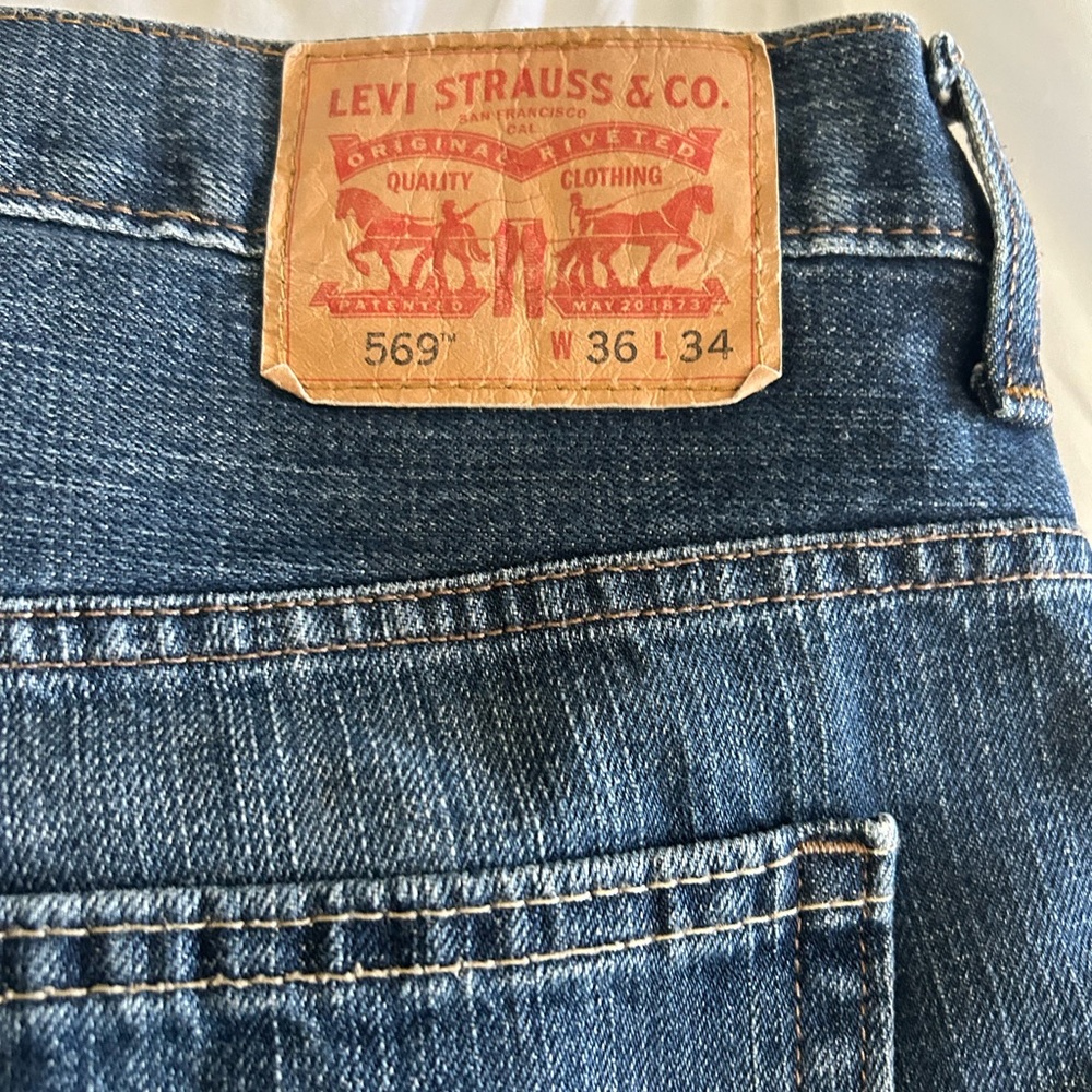 Levi Jeans - Barely worn
